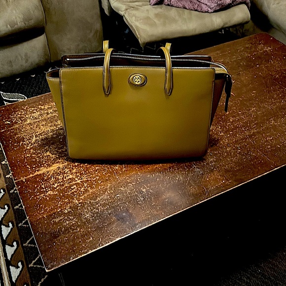 Tory Burch Robinson Pebbled Tote - Picture 5 of 16